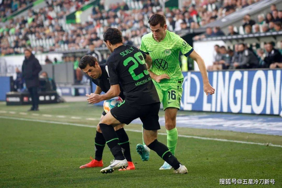 关于弗赖堡主场告捷，稳坐榜首宝座的信息