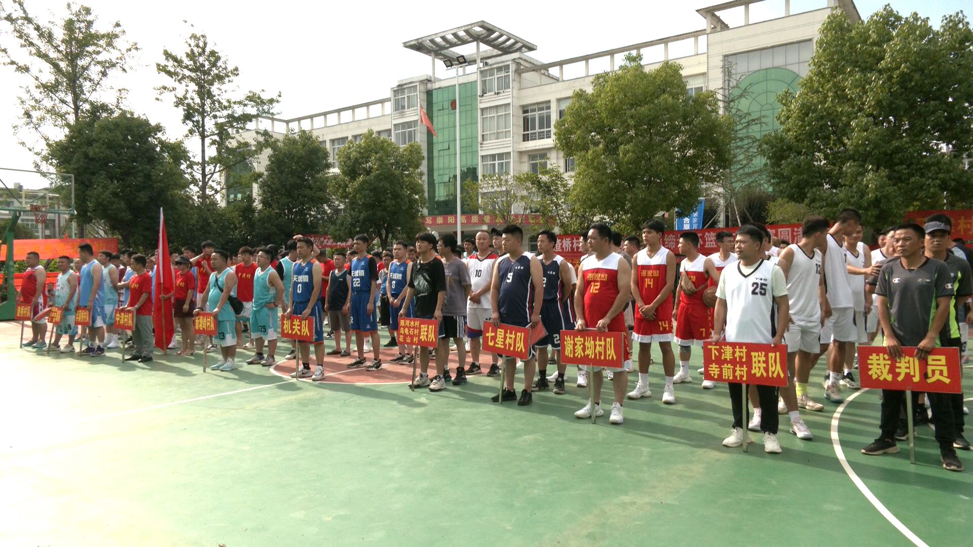 球员团队合作出众，篮球赛事精彩纷呈